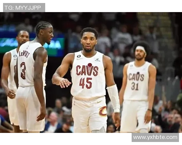 多诺万米切尔带领球队奋勇争先展现篮球天赋与领导力